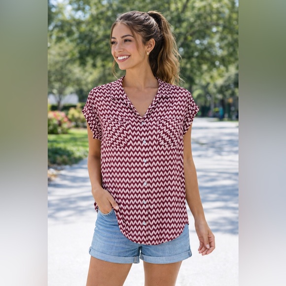 Jachs Girlfriend Burgundy Chevron Print Short Sleeve Button Front Blouse Size L - Picture 3 of 7